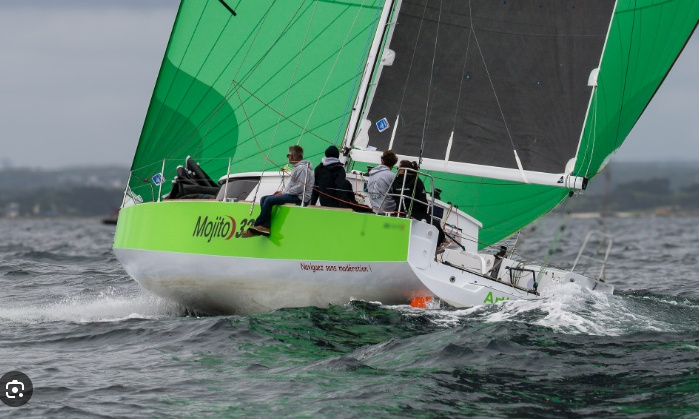 Essais du Mojito 32 pour le magazine Yachts devant Port La Forêt