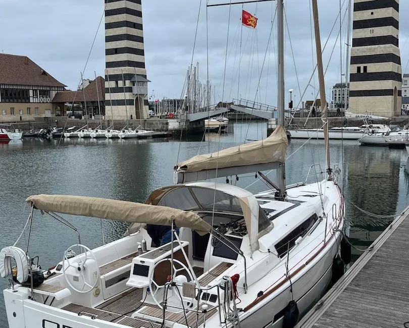 Orca   Dufour 410   Vue extérieur   Location gestion de voiliers