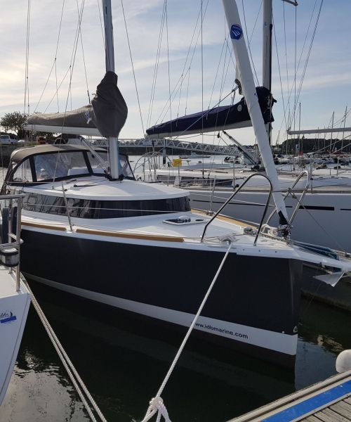 Mojito 888 amarré à sa place au port de Kernével - Lorient