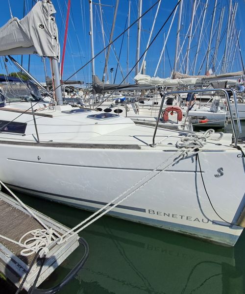 Océanis 31   Carpe Diem   Extérieur 3   Lorient Port du Kernével
