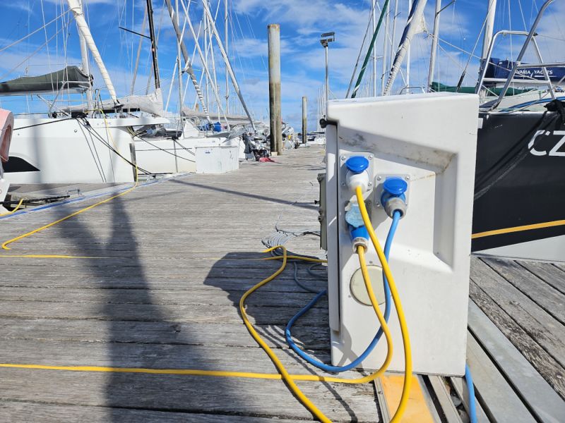Cable chargement 220 V prise L