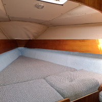 Couchette dans le triangle avant avec portes pour s'isoler du carré