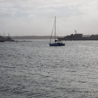 Dehler 32 navigant en rade de Lorient