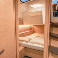 Très grande cabine arrière sur ce Dufour 39 en version 2 cabines