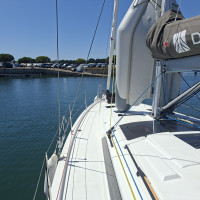 Grande plage avant sur le Dufour 41 en location chez Iloria Bretagne