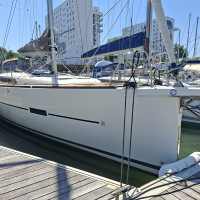 Très beau voilier de croisière rapide du chantier Dufour Yachts, le Dufour 460 grand large est une référence du nautisme