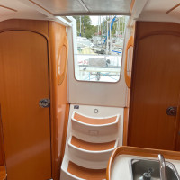 First 31.7   Rayon vert   Intérieur   Location de voiliers   Bretagne