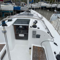 First 31.7   Rayon vert   Vue extérieur   Lorient Port de Kernével   Location de voiliers