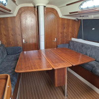 Le carré de l'IMX 45 a été entièrement rénové - spacieux et lumineux pour 8 personnes