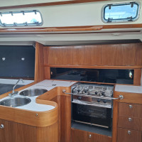 Cuisine en U avec four et vernis refaits à neuf sur l'IMX45