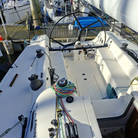 Grand cockpit avec 6 winch pour améliorer la facilité de manoeuvre en équipage sur l'IMX 45