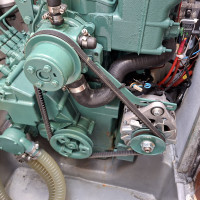 Moteur volvo penta rénové avec alternateur et démarreur neufs