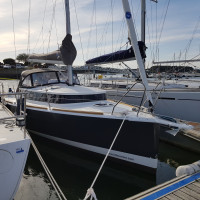 Mojito 888 amarré à sa place au port de Kernével - Lorient