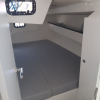 Grande cabine indépendante à l'arrière bâbord sur le RM 970