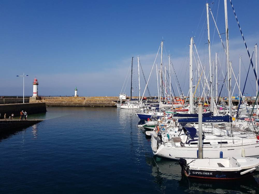 Groix entrée du port phares